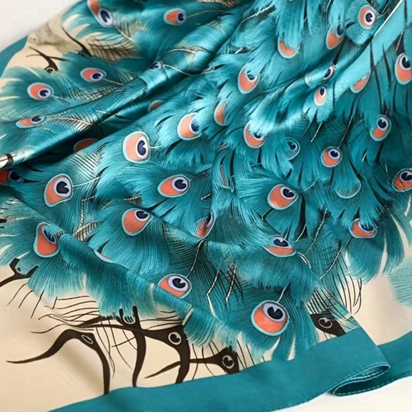 Silky Peacock scarfs 🦚 - Picture 9 of 12